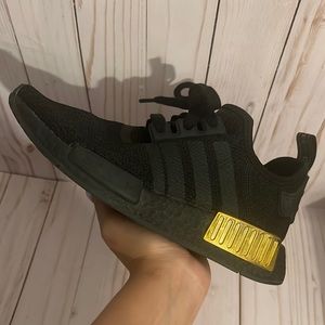 Women’s Adidas NMD_R1 Shoes